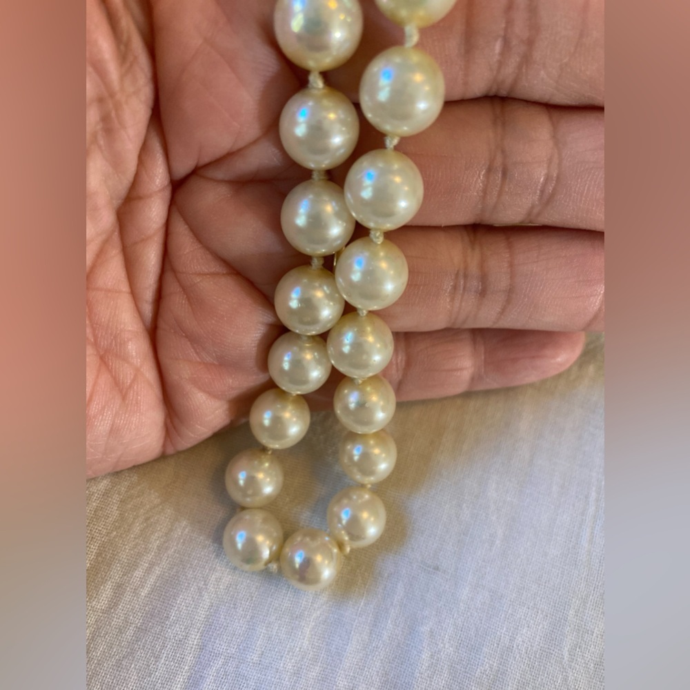 Hand Knotted Glass Pearls‎ Vintage Necklace with Fancy Push Clasp - Picture 3 of 6